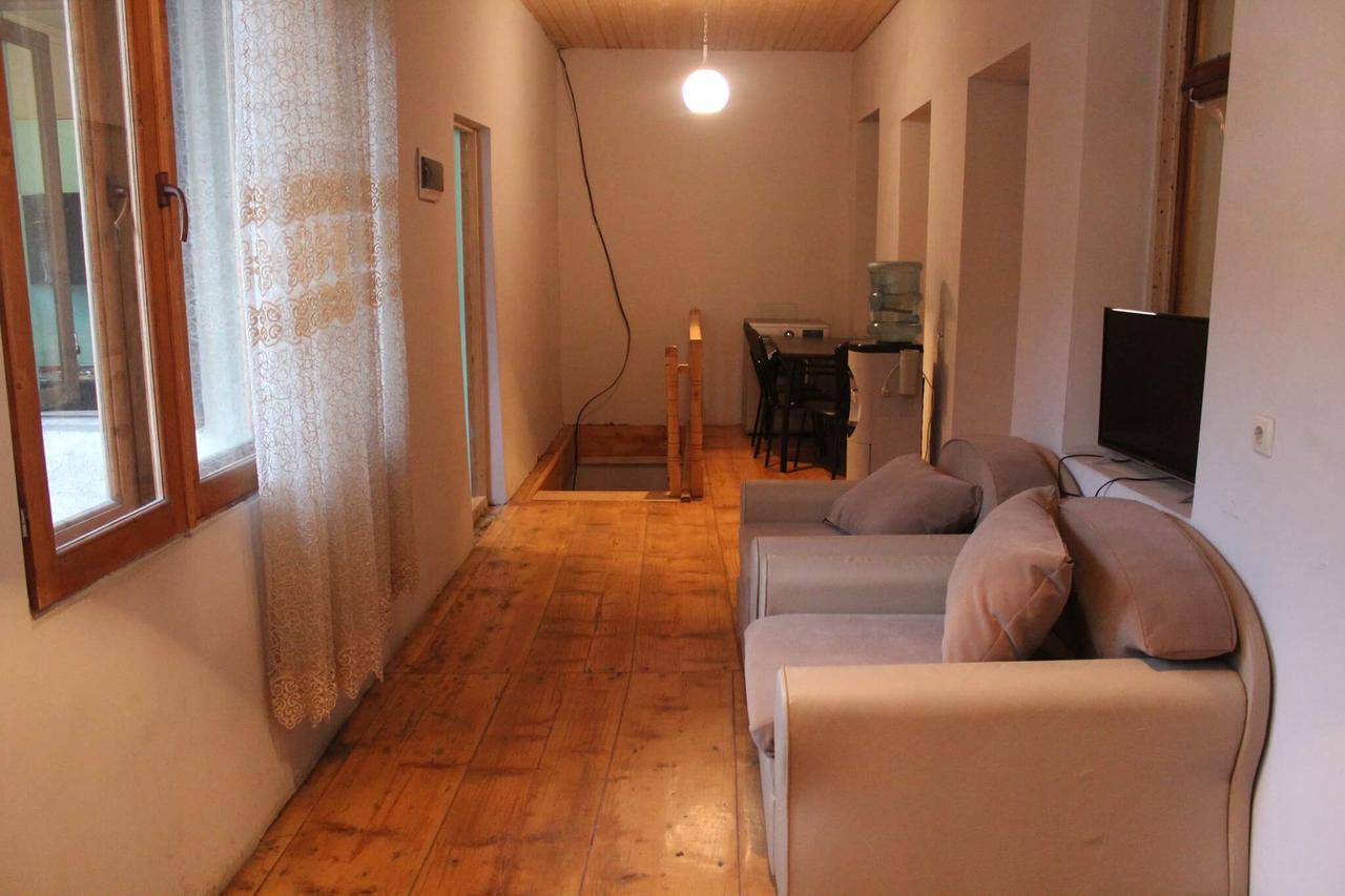 Guest House Lela Местия Экстерьер фото